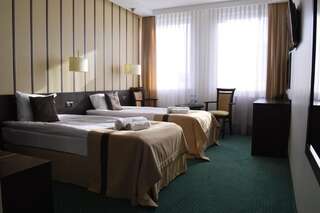 Отель Hotel Maraton Быдгощ Двухместный номер с 2 отдельными кроватями-1
